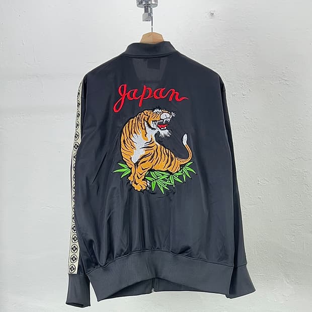 재패니즈 빈티지 오리엔탈 타이거 자수 스카쟌 자켓