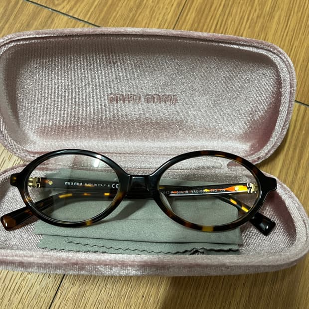 미우미우 리가드안경 판매합니다