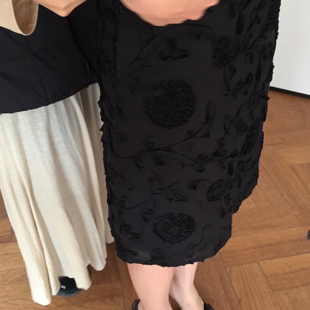 아모르샤이 FLORAL MIDI SKIRT - BLACK