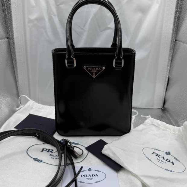 프라다 블랙 브러쉬드 미니 토트백