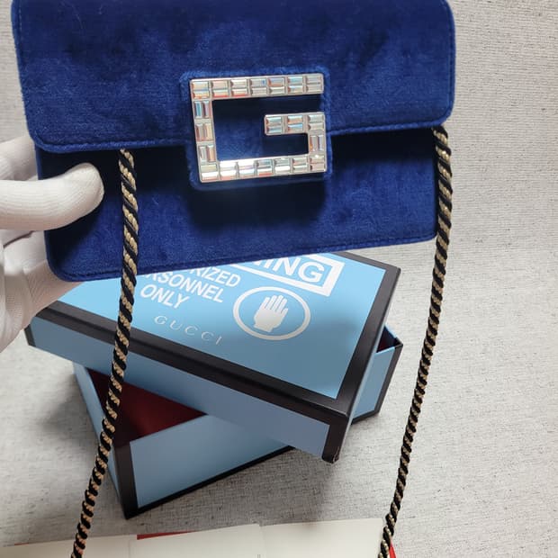 (미사용)구찌 크리스탈 브로드웨이 GG마몽 클러치 블루 이브닝백 도트백