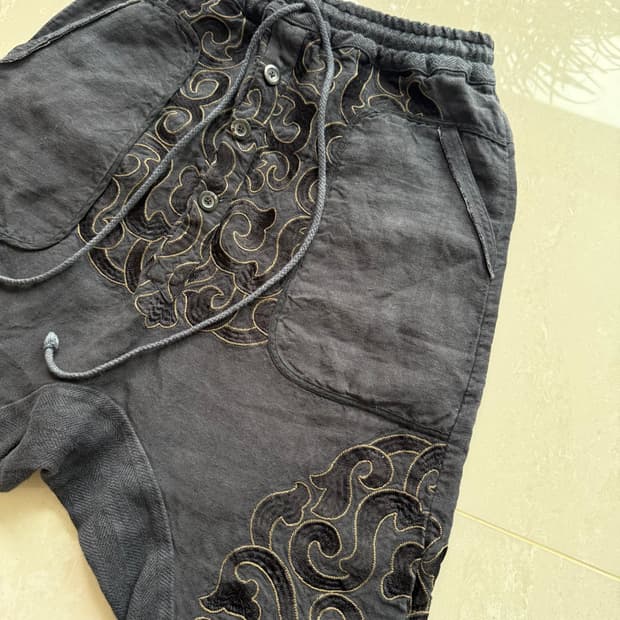 Zambarrett black embroidery linen short