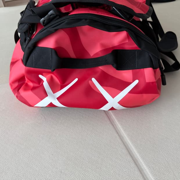 노스페이스 x 카우스 베이스캠프 더플백 미디움 브릴리언트 코랄