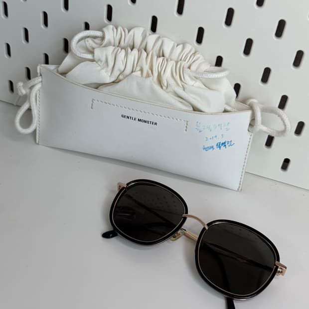 젠틀몬스터 Mad Crush 블랙/골드 선글라스