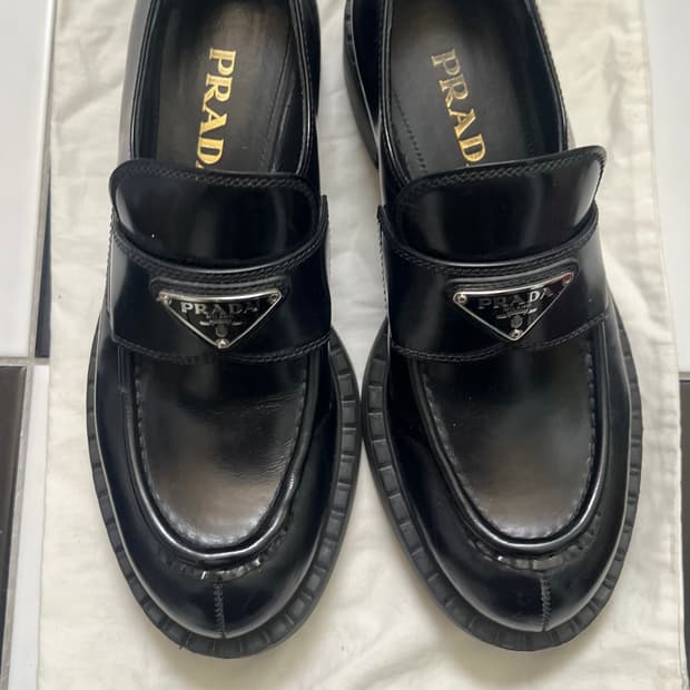 프라다 브러시드 로퍼 235사이즈 (6.5)