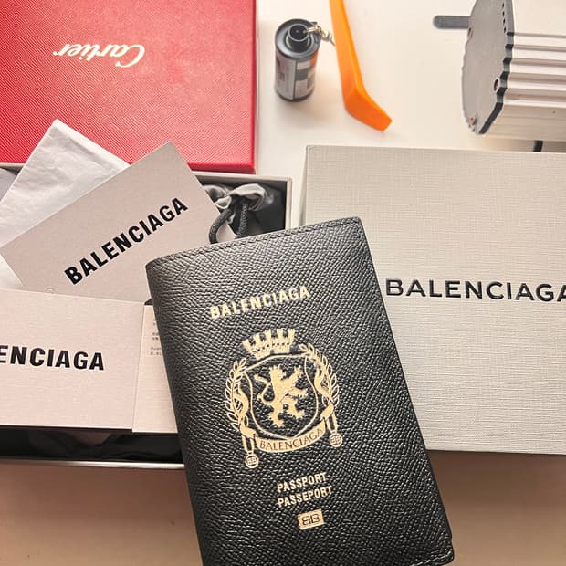 발렌시아가 여권 지갑