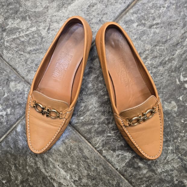 페라가모 간치니 로퍼 TAN 여성용