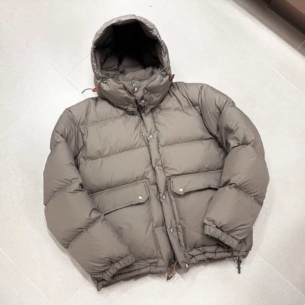 이스트로그 퍼머넌트 구스다운 패딩 샌드베이지 L