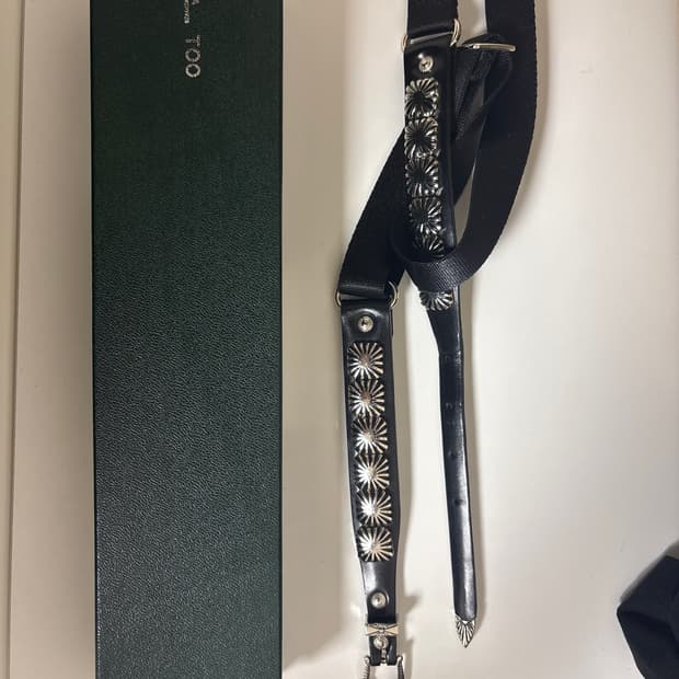 토가 Toga CONCHO LEATHER BELT