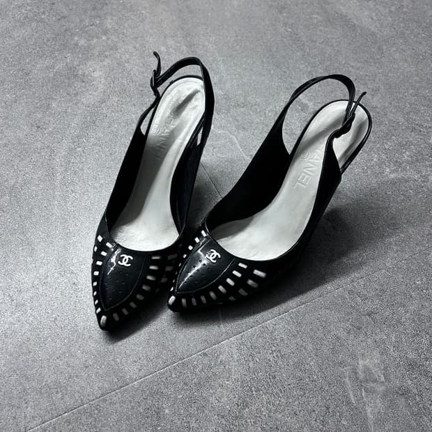 샤넬 에나멜 슬링백 힐