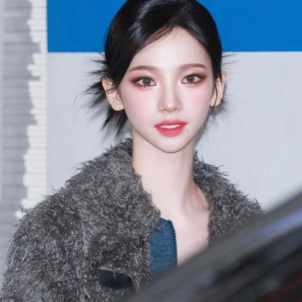 (카리나 착용) 앤더슨벨 우먼 올가 헤어리 니트 집업 퍼자켓