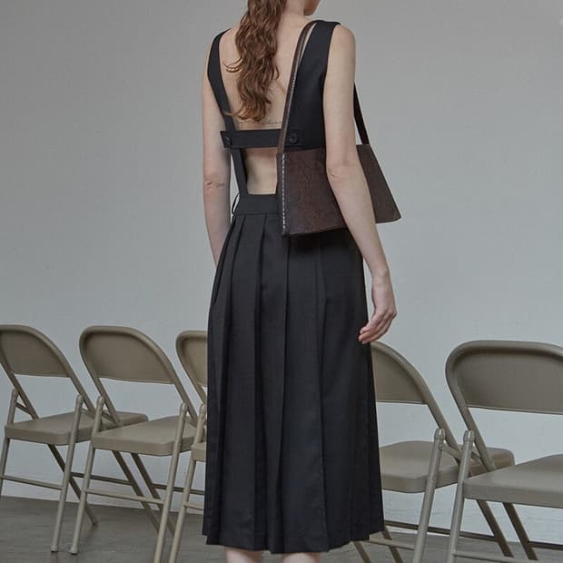 (S) 로우클래식 19SS STITCH PLEATED DRESS 블랙
