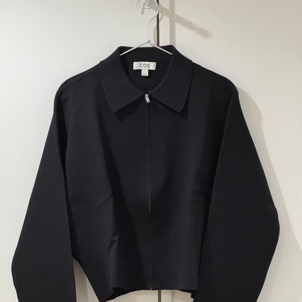 코스 니티드 크롭 자켓