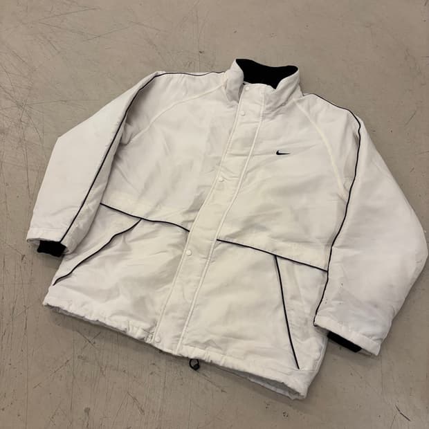 나이키 스우시 올드스쿨 화이트 점퍼