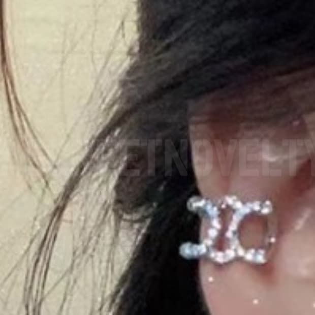 셀린느 큐빅 이어클립