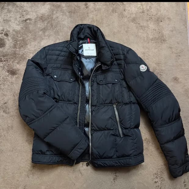 몽클레어 바이커패딩 아미오 1사이즈