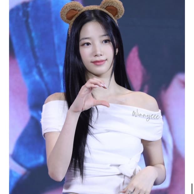[미착용 새상품] 오픈와이와이 오프숄더 탑 (블랙, 화이트)