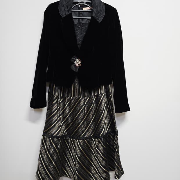 샤틴 벨벳 블랙 자켓 + 스트라이프 롱 원피스