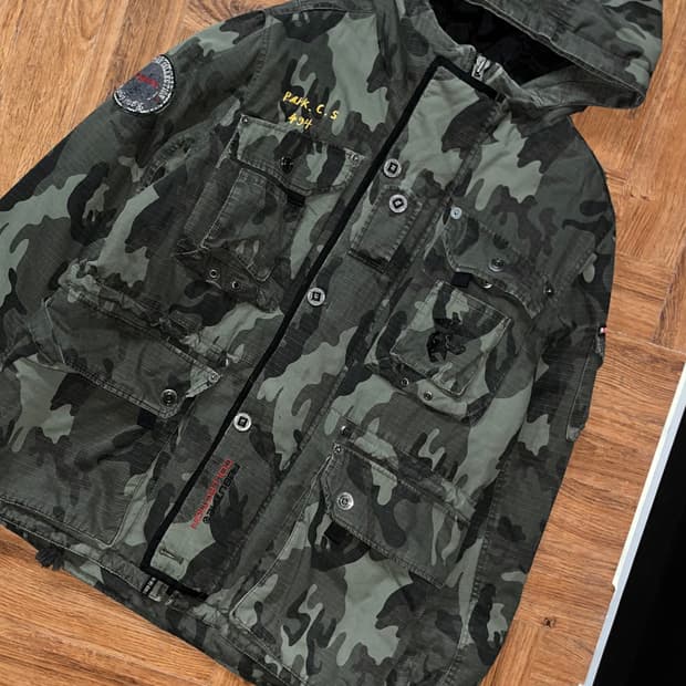Fubu 밀리터리 카모 디테일 점퍼