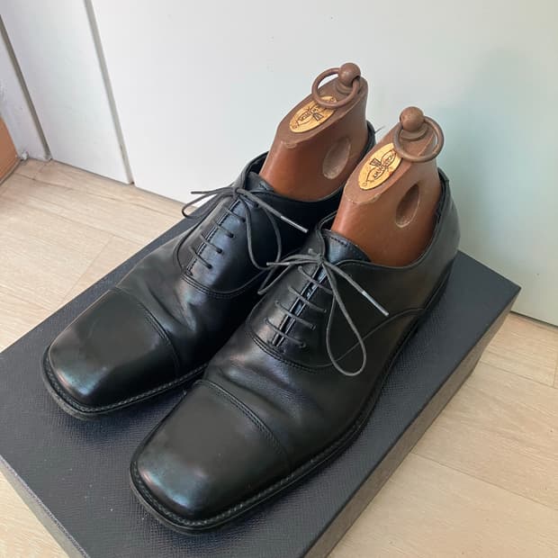 프라다 스퀘어토 슈즈