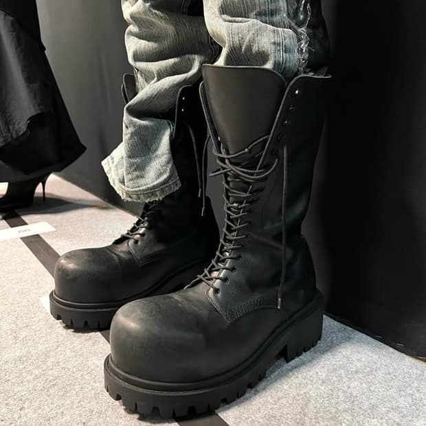 발렌시아가 스톰퍼 레더 구매