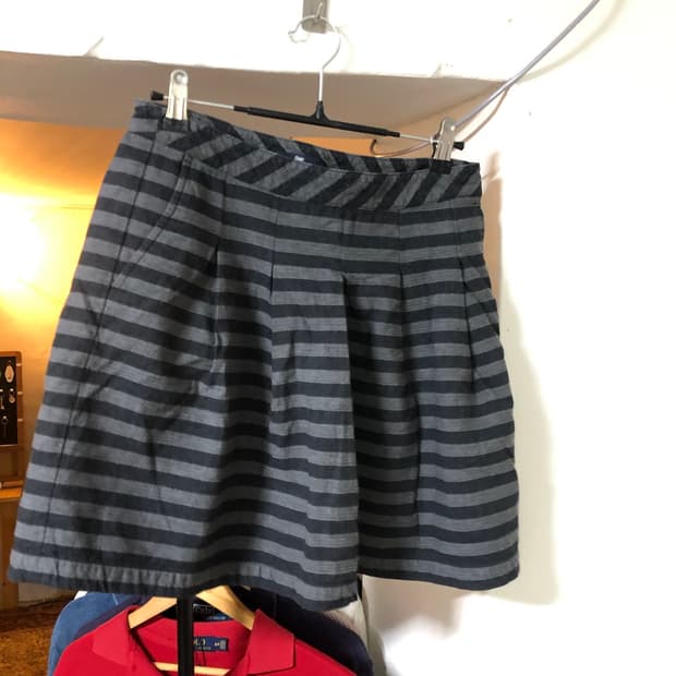 Gap 스트라이프 그레이 치마