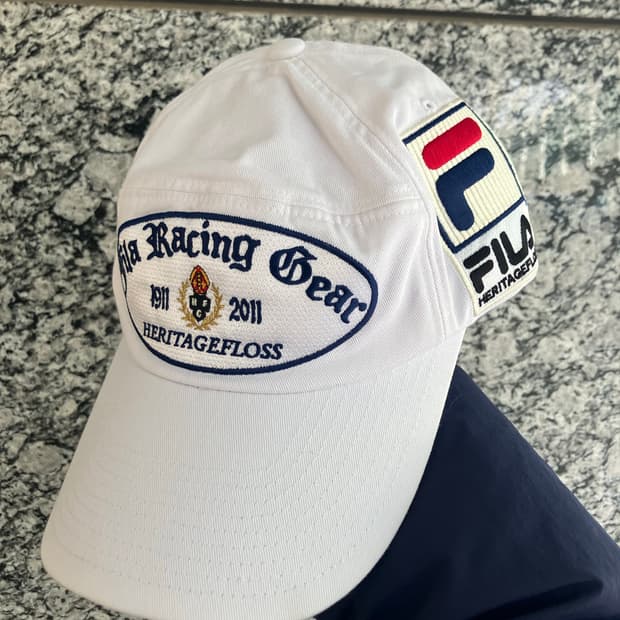 헤리티지플로스 x 필라 화이트 볼캡 캡 모자