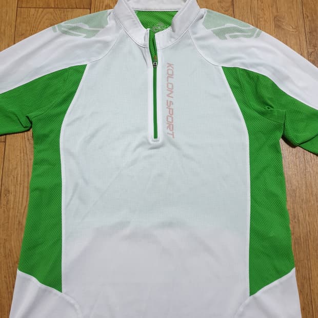 1112 코오롱 아웃도어 반집업 95 사이즈입니다