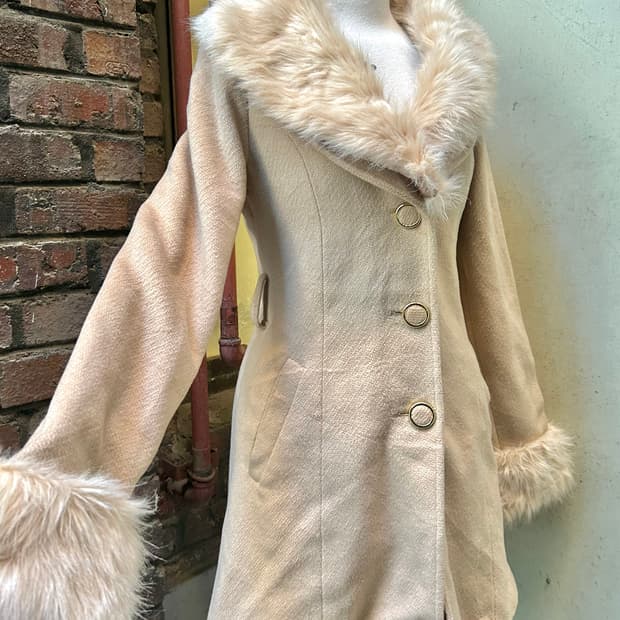 ** JPN 2000s **히메갸루 라떼갸루 크림 퍼 코트 