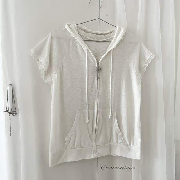 white lace half hood zip-up