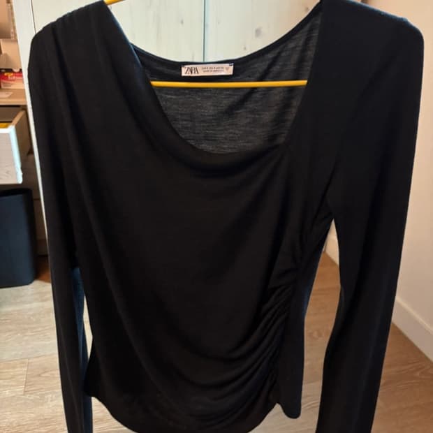 자라 사선컷 오프숄더 롱슬리브