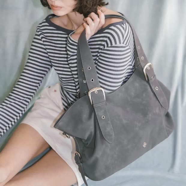 새상품 히어리 비비 버클 빅 숄더백 그레이