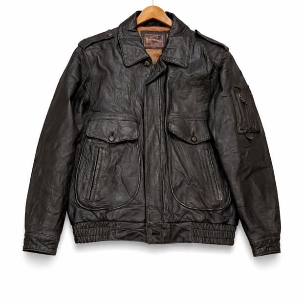 빈티지 블랙 레더 봄버 자켓.