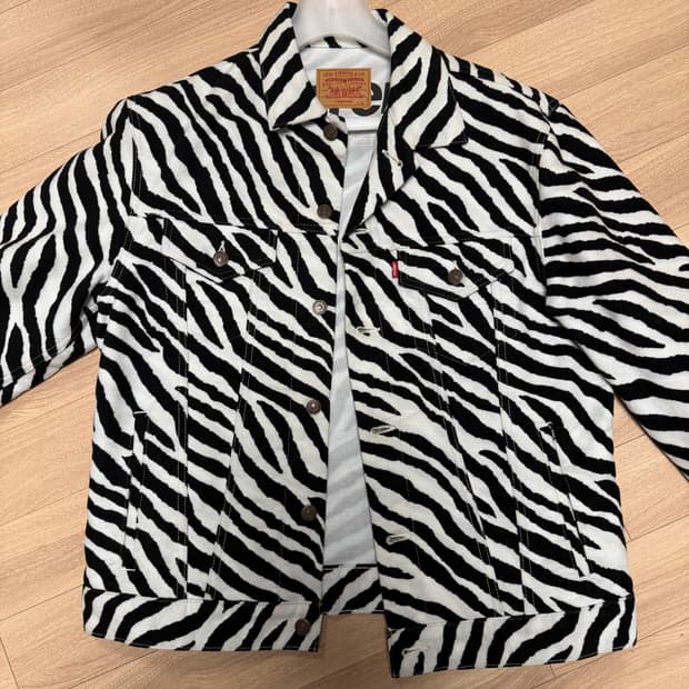 슈프림 x 리바이스 지브라 트러커자켓 (라지)