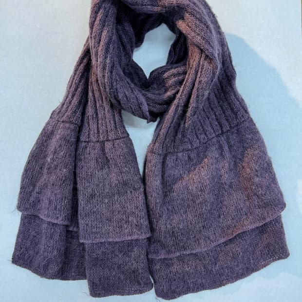 Purple frill muffler