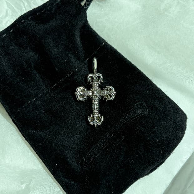 [OS] 크롬하츠 필리그리 크로스 타이니 참 펜던트