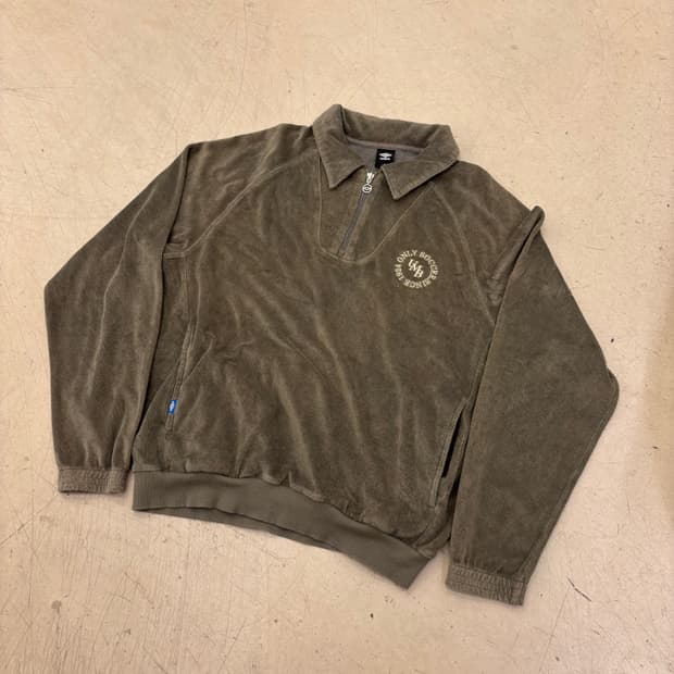 엄브로 벨루어 스몰로고 반집업 맨투맨