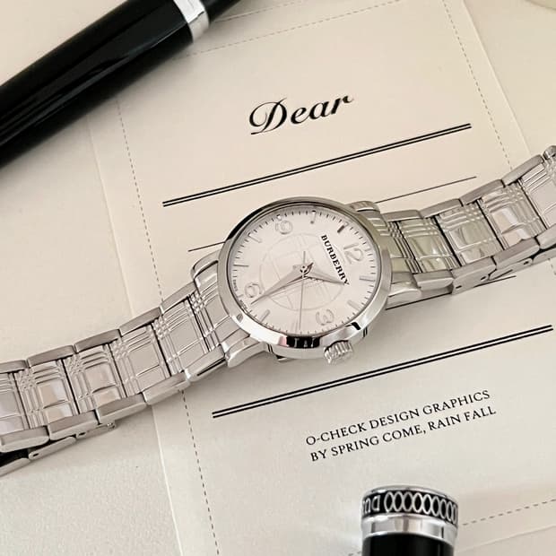 버버리 헤리티지 노바 체크 메탈 시계
