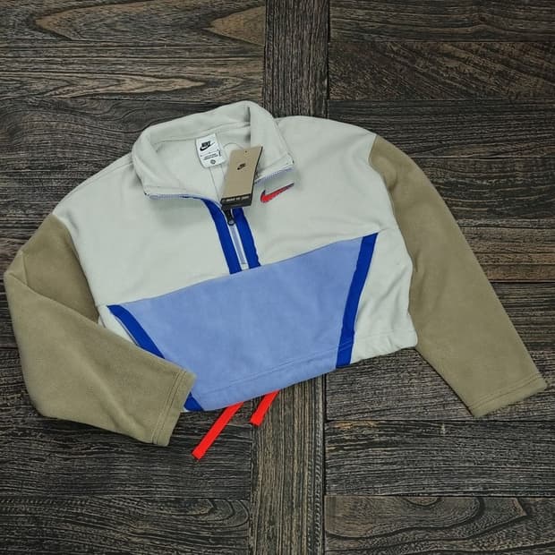 [나이키](새상품) 스우시 자수 플리스 하프집업 크롭 맨투맨 M16443