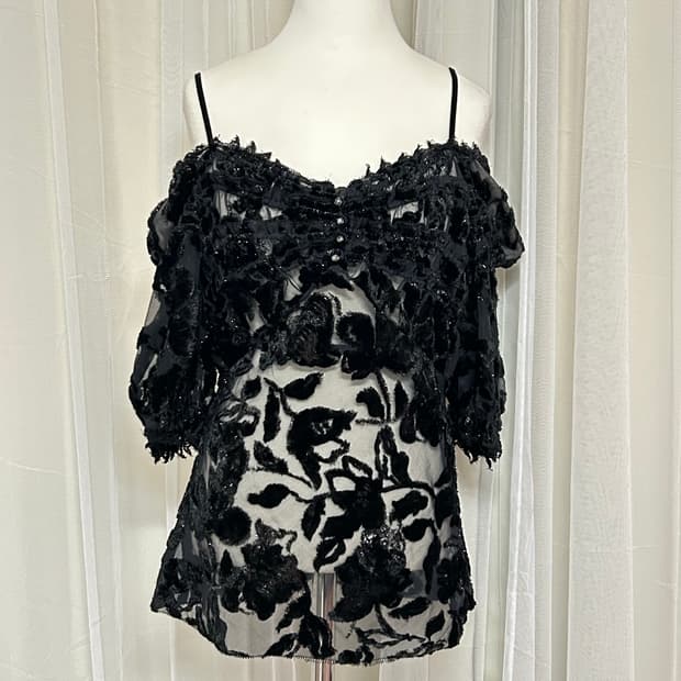 고스 고딕 벨벳 글리터 시스루 오프숄더 탑