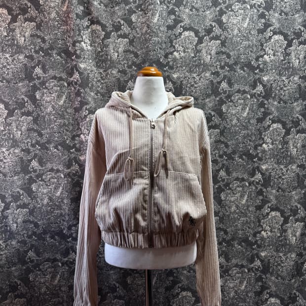 luv is true 러브이즈트루 크롭 골지 후드 집업