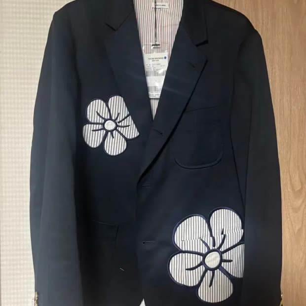 톰브라운 플라워 자수 자켓