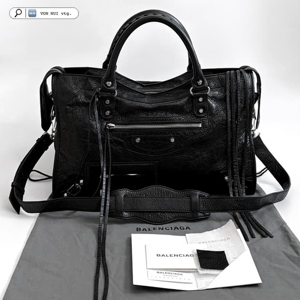 발렌시아가 클래식 시티백 미듐 판매합니다.