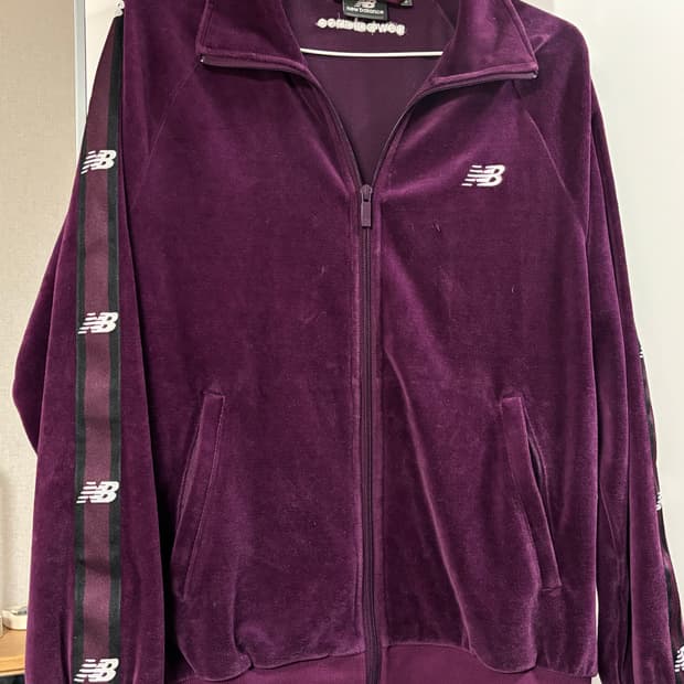 뉴발란스 테이프 트랙탑