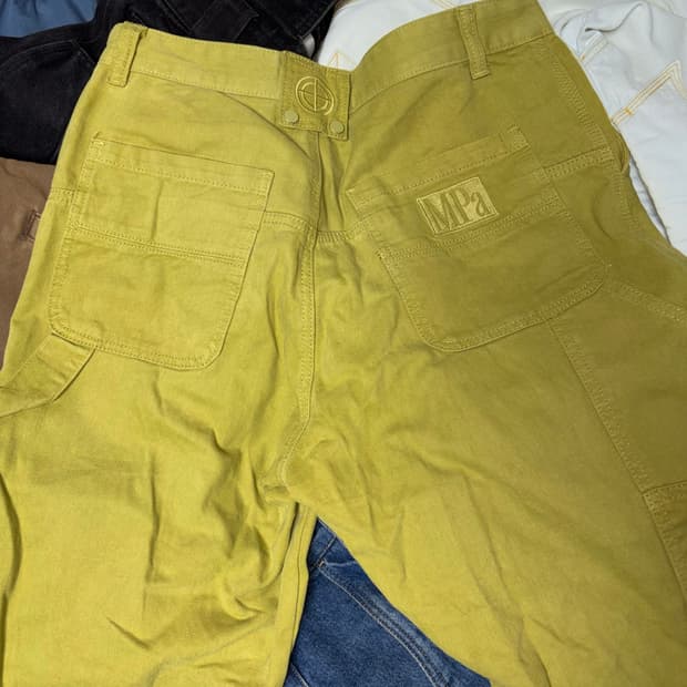 플라스틱 프로덕트 올리브 팬츠