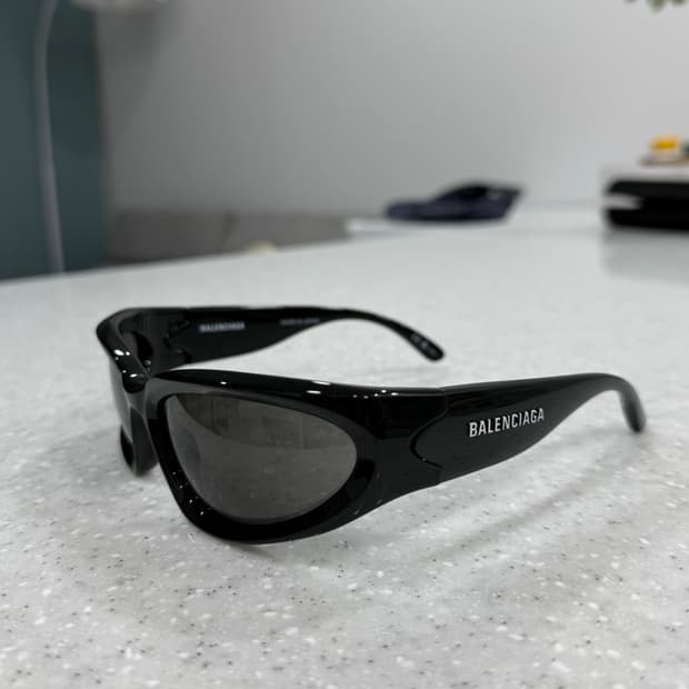 발렌시아가 스위프트 오발 선글라스 