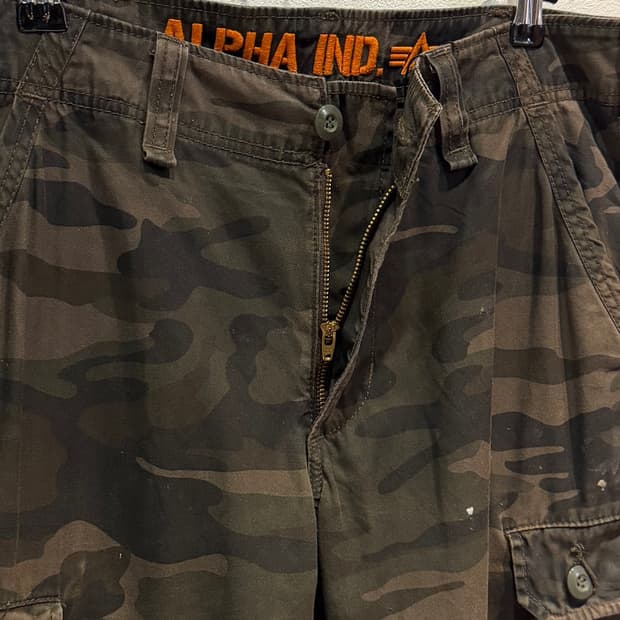 Alpha Industries Camo Cargo Pants (34)