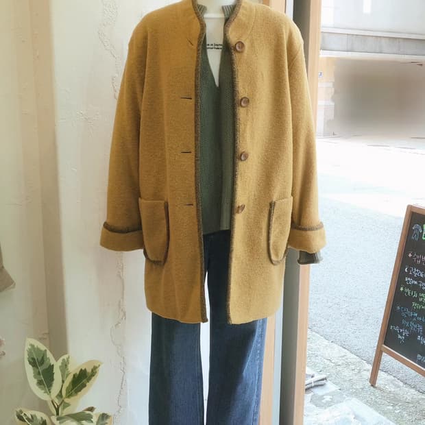 머스터드 울부클 오버핏 코트
