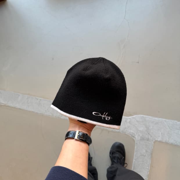 오클리 로고 비니