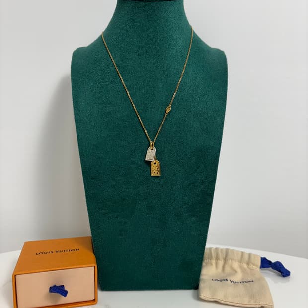 루이비통 나노그램 목걸이
